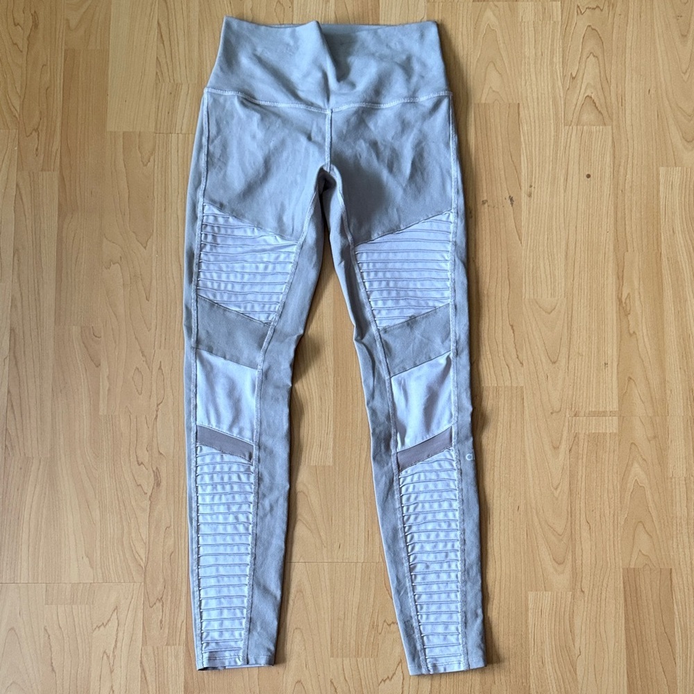 Alo Yoga Moto Leggings light grey
